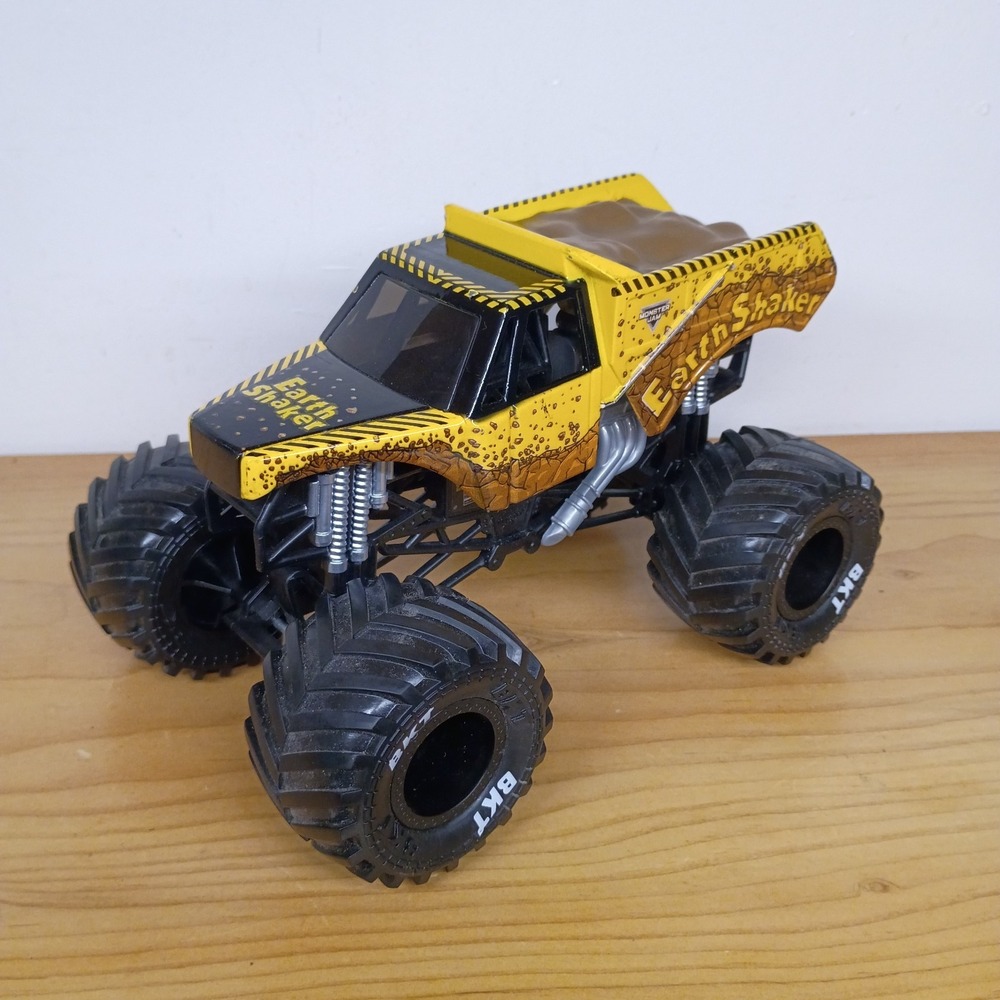 2019 Spin Master Monster Jam Earth Shaker 1:24 True Metal Monster Truck 8" Long